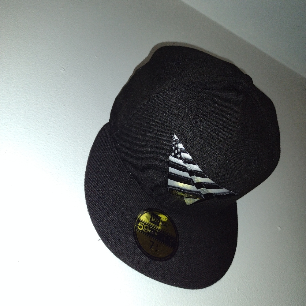 Black and white paper planes hat